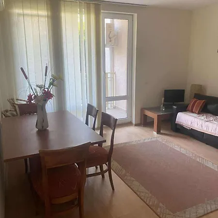 Ground Floor, 2-bed Апартаменты Солнечный берег